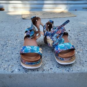 MJUS sandals